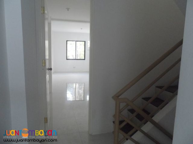 4 BR with Security Near Cherry Foodama Congressional Ave. Q.C