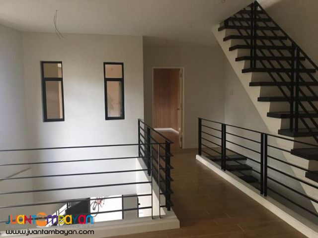 4 BR House and Lot near Congressional Avenue Q.C