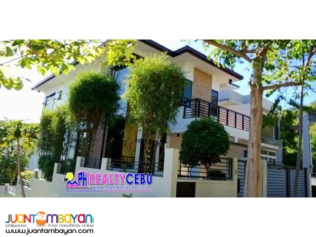 House with 4 Car Garage For Sale in Talisay City