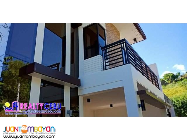House with 4 Car Garage For Sale in Talisay City