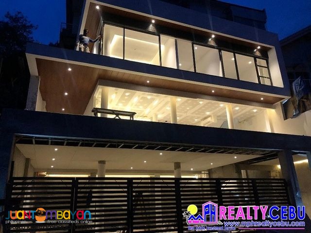 3 Storey 5BR 380m² Overlooking House in Tisa Labangon Cebu City
