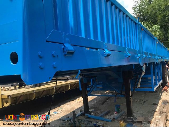 FOR SALE TRI-AXLE FLATBED 45TONS 40FT W/SIDDINGS