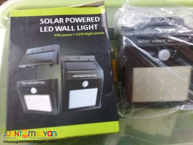 SOLAR POWERED LED WALL LIGHT