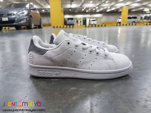 stan smith reigning champ price