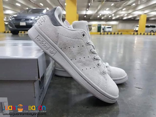 stan smith reigning champ price