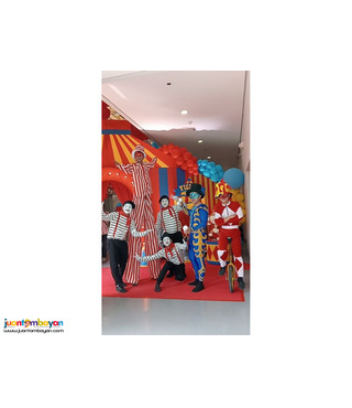 Dancing mimes, Juggler, unicycle, stilt walker, roaming performers