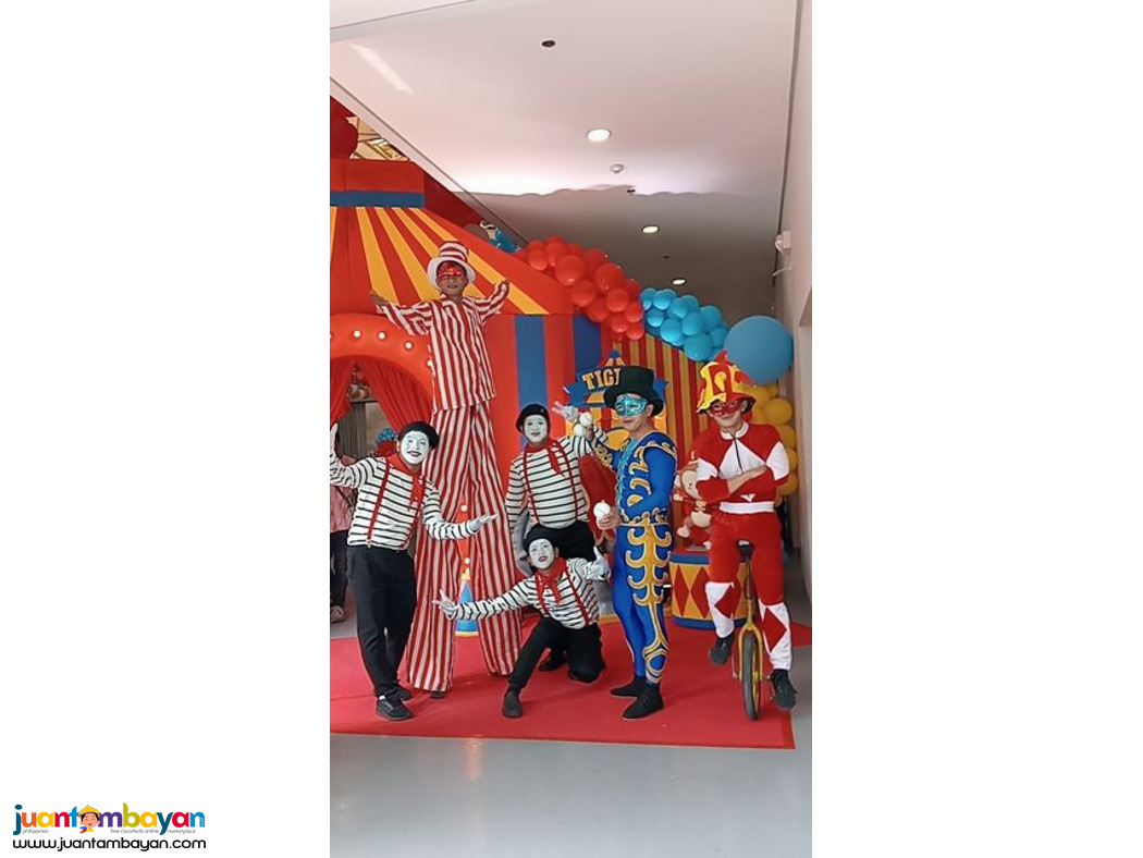 Dancing mimes, Juggler, unicycle, stilt walker, roaming performers