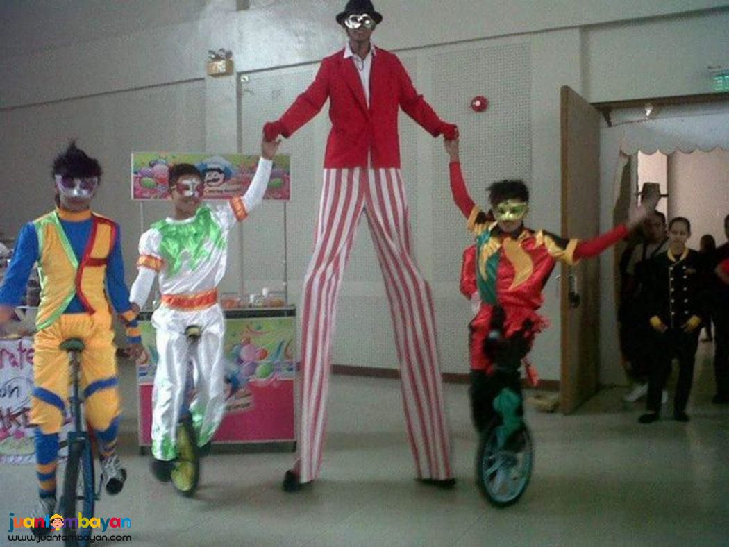 Dancing mimes, Juggler, unicycle, stilt walker, roaming performers