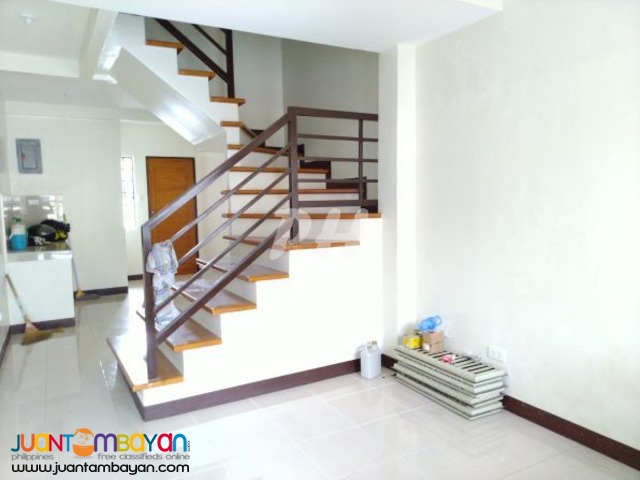 Classy Townhouse in North Fairview PH930 