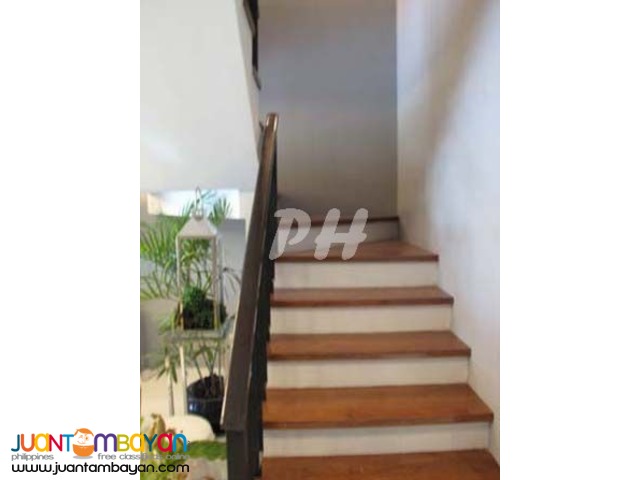 Beautiful Townhouse in Project 8, QC NCR PH350