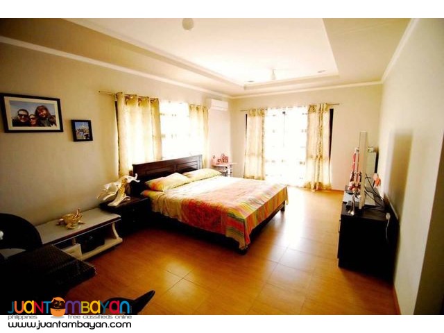 BEAUTIFUL HOME MODERN STYLE LOCATED IN EXCLUSIVE SUBDIVISION