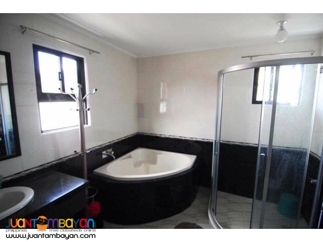 BEAUTIFUL HOME MODERN STYLE LOCATED IN EXCLUSIVE SUBDIVISION