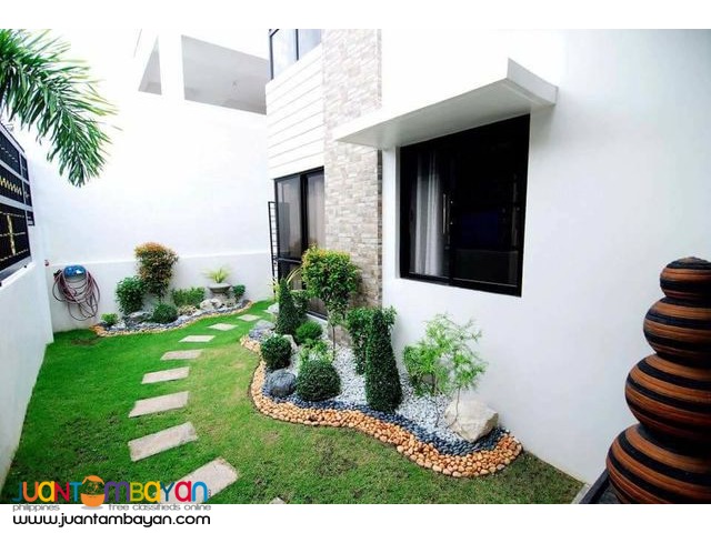 BEAUTIFUL HOME MODERN STYLE LOCATED IN EXCLUSIVE SUBDIVISION