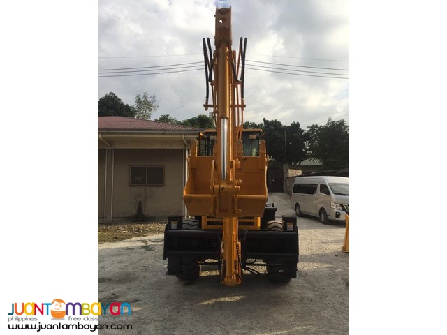 HQ Backhoe Loader  