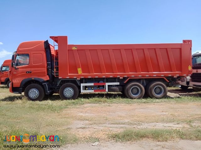 12 Wheeler HOWO A7 Dump Truck