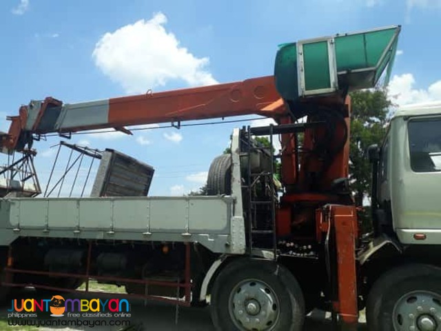 Hyundai Hydraulic crane 12 wheeler 10 tons capacity