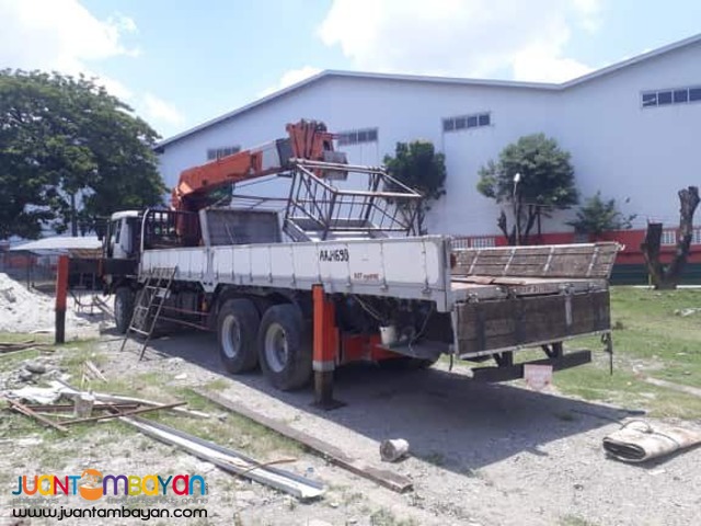 Hyundai Hydraulic crane 12 wheeler 10 tons capacity