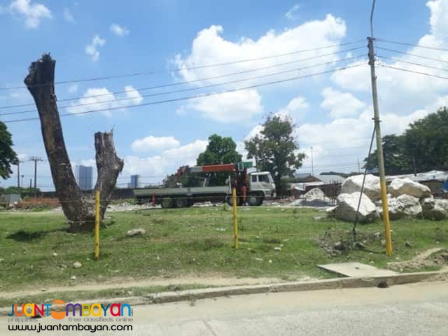 Hyundai Hydraulic crane 12 wheeler 10 tons capacity