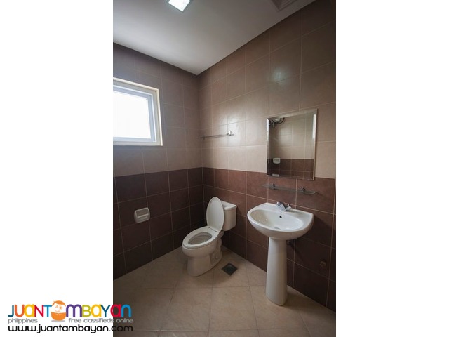 EXECUTIVE 2 BEDROOM UNIT WITH FREE HOUSEKEEPING