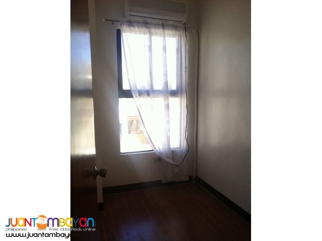 Semi Furnished Townhouse 1 Ride to newtown and parkmall 
