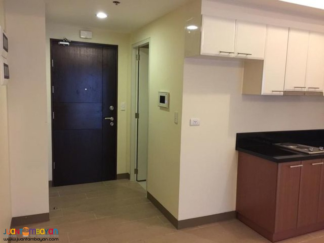 Semi-furnished Studio type condo for Rent in Taguig City