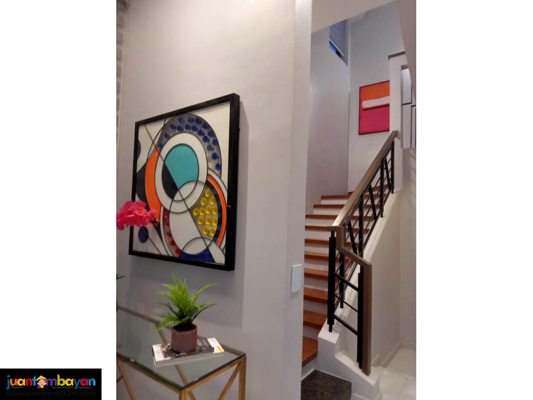 qC 3 BR townhouse for sale minutes to S&R Munoz