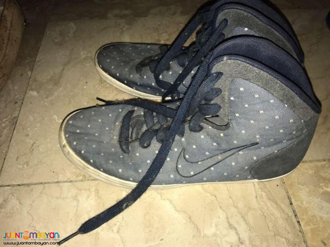 Authentic Nike High cut Navy Blue Polkadot Sneakers