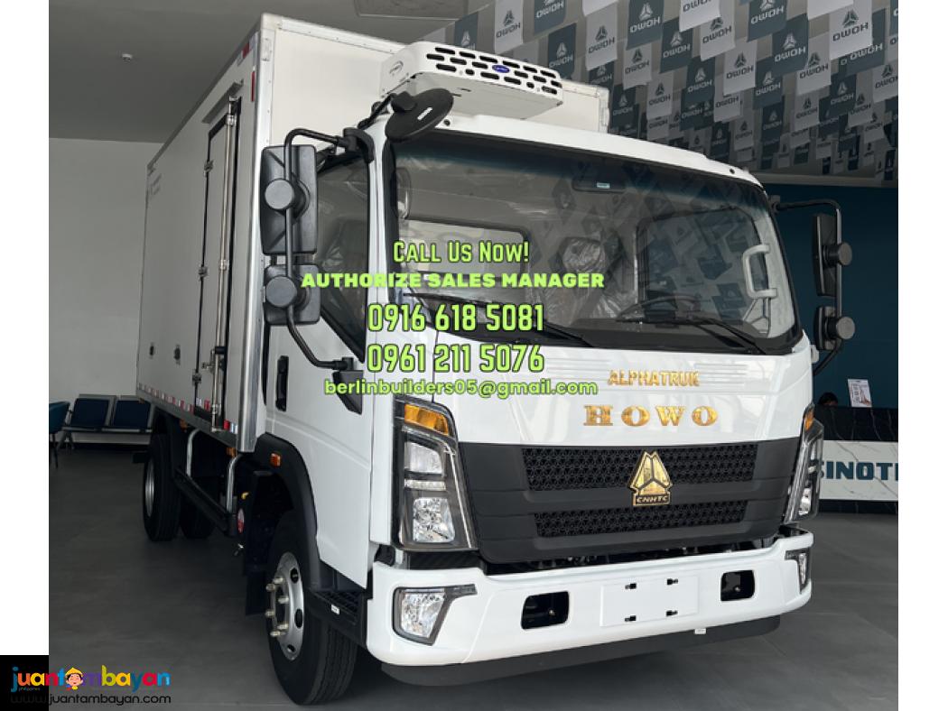 6 wheeler closed van truck sinotruk howo brand new for sale