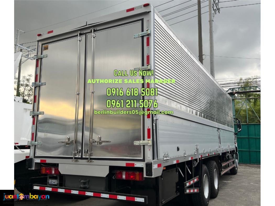 10-wheeler wing van 32ft sinotruk howo nx brand new for sale