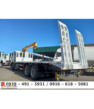10 Wheeler HOWO A7 SELF LOADING TRUCK with 5 tons boom 