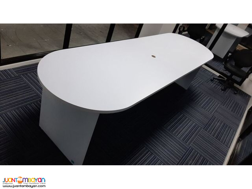 OVAL CONFERENCE TABLE