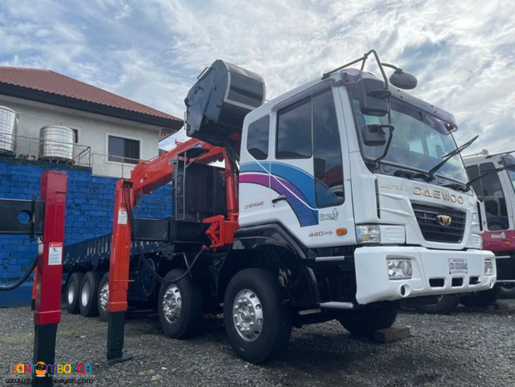 BOOM TRUCK FOR SALE 15 tons