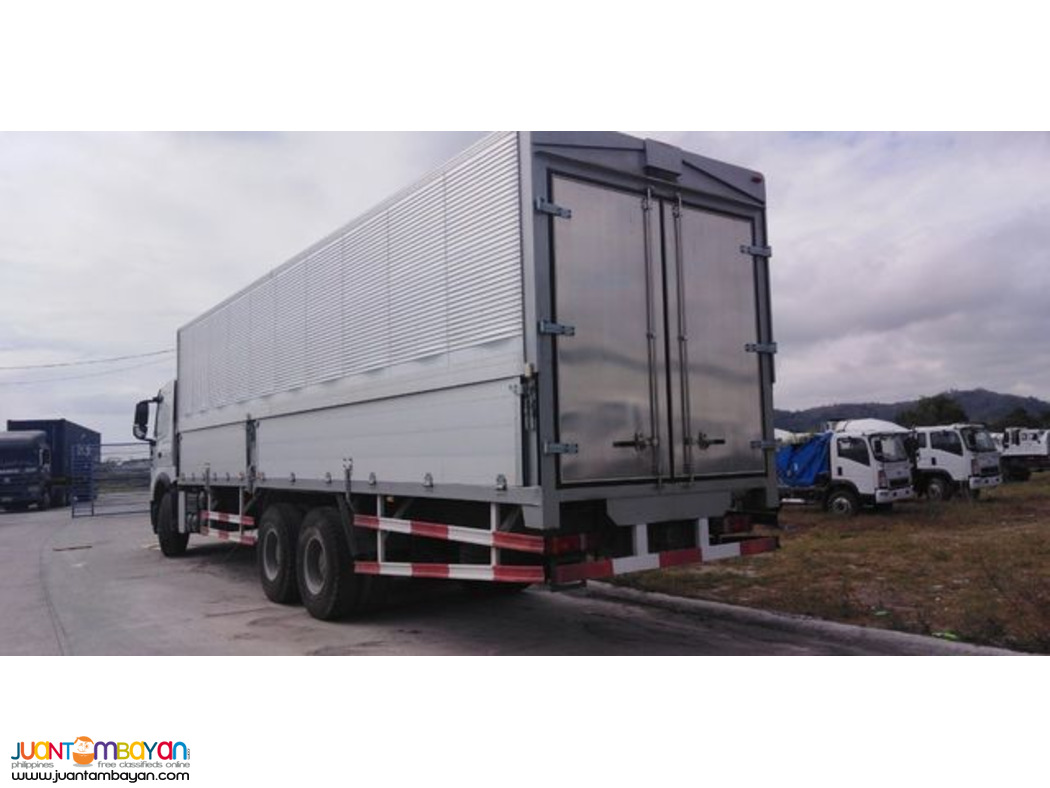 HOWO A7 WING VAN
