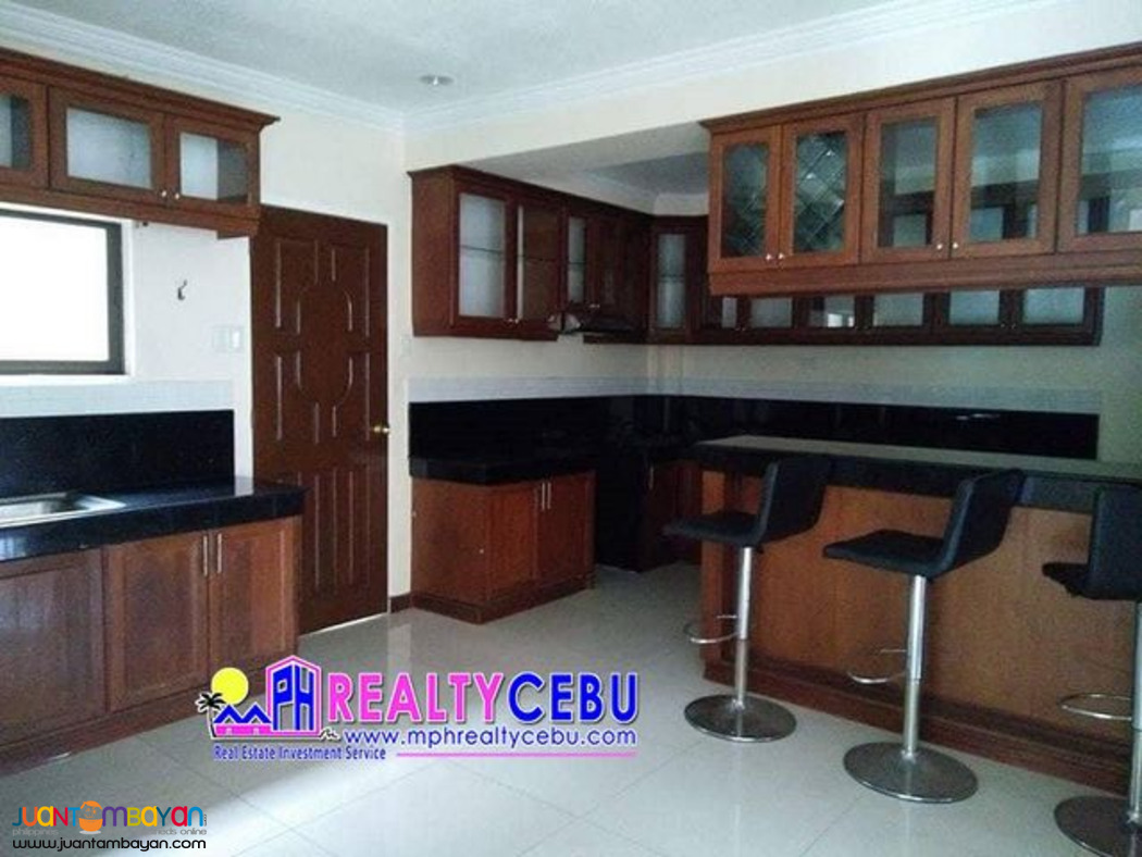 FAIRVIEW VILLAGE IN TALISAY, CEBU 5 BR SPACIOUS HOUSE FOR SALE