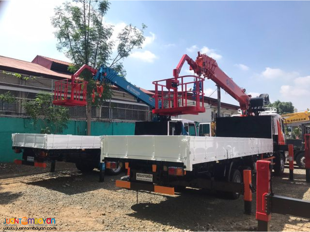 FOR SALE: New Arrival Daewoo 7 tons Boom Truck with Man Lift