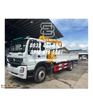 CARGO BOOM TRUCK 5TONS SINOTRUK HOWO 6 WHEELER 