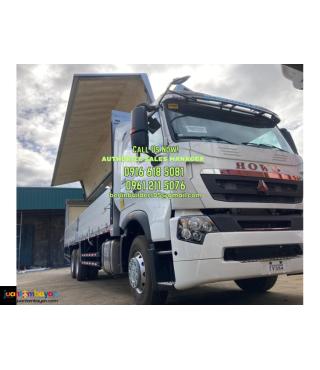 32ft wing Van 10-wheeler sinotruk howo a7 / t7 brand new for sale