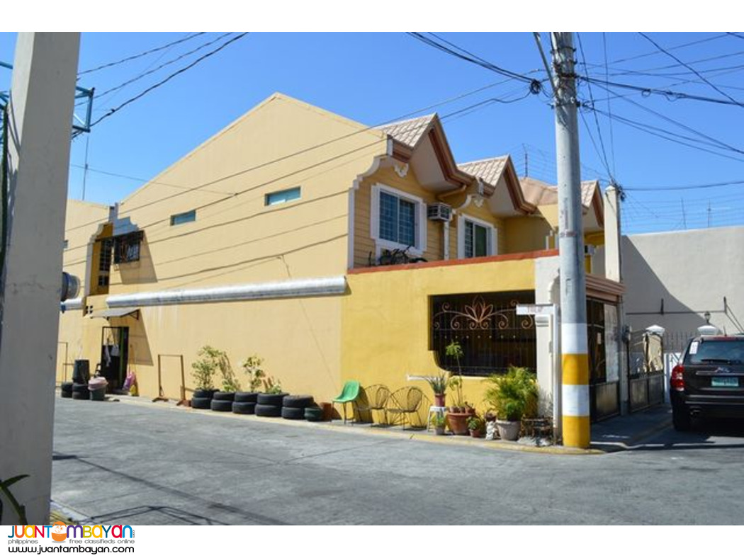 Vista Riva Townhouse in Zapote Las Pinas Commercial Area for Sale