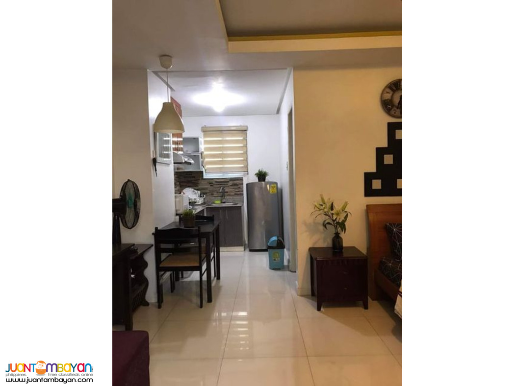 For rent Malate Studio w/ balcony and Manila Bay view near Robinson