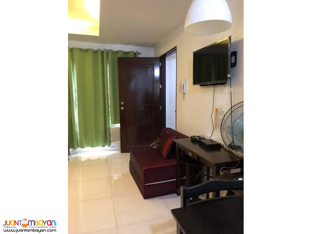 For rent Malate Studio w/ balcony and Manila Bay view near Robinson