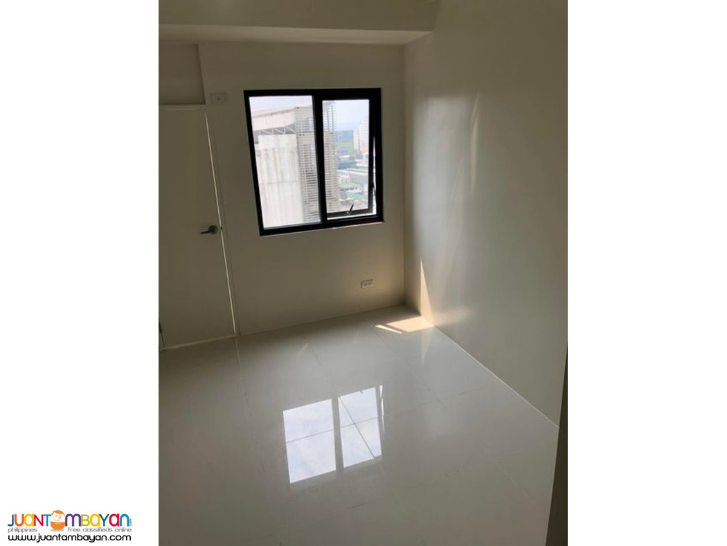 Manila Studio unit for sale Near De Lasalle Taft