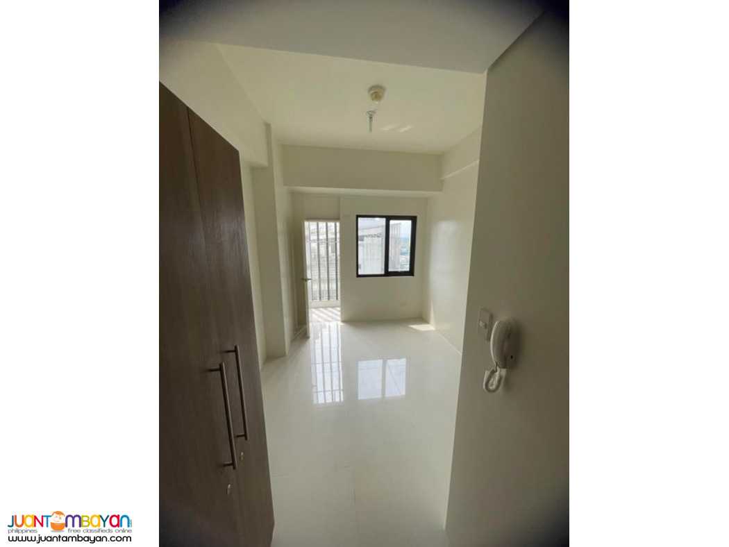 Manila Studio unit for sale Near De Lasalle Taft