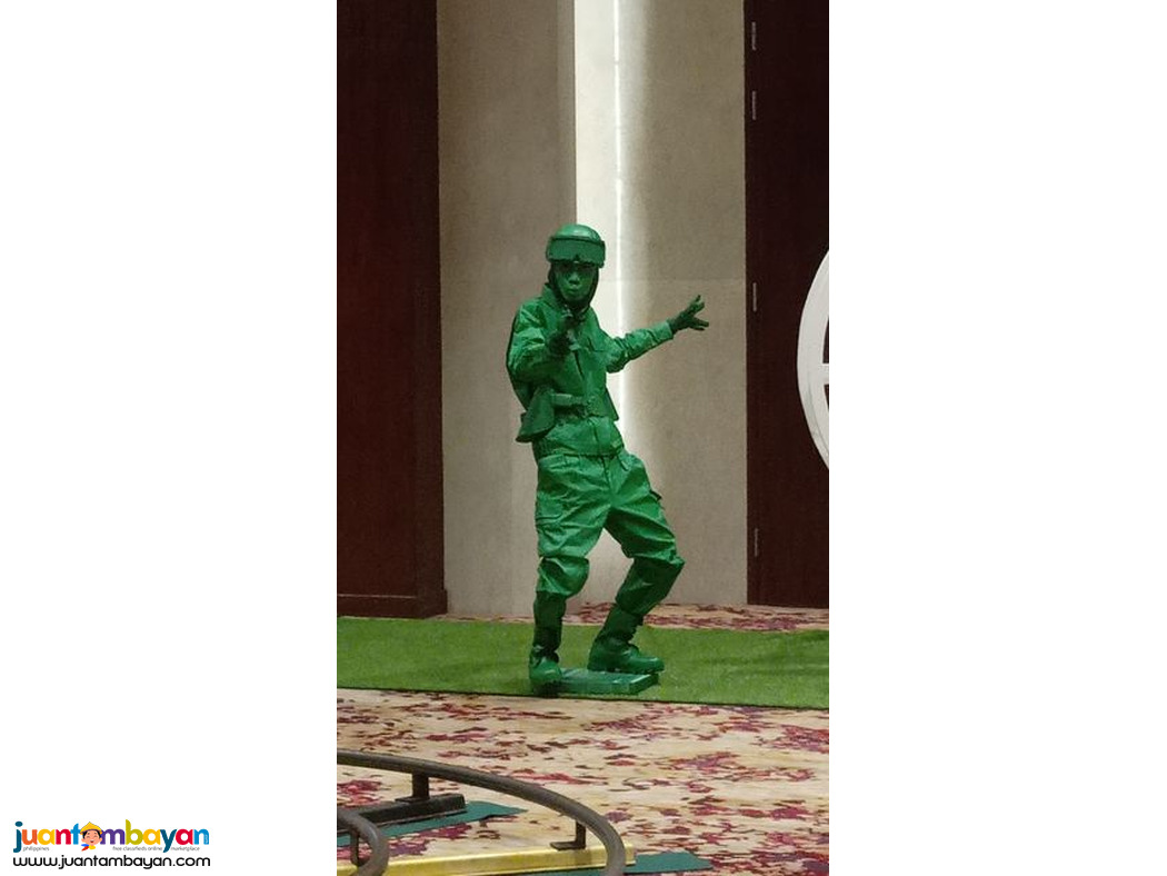 Human statue mime