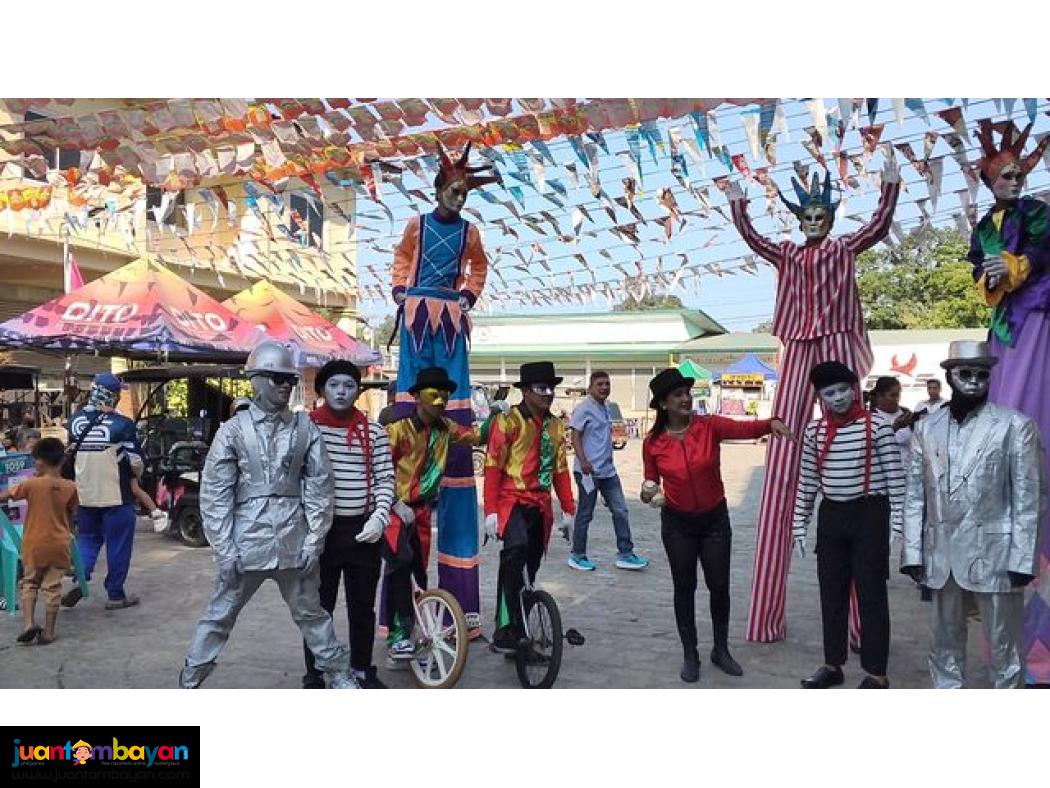 Street performers 