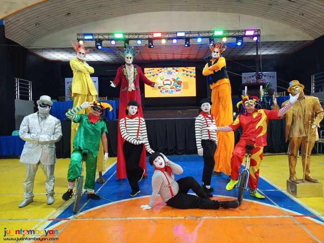 Street performers 