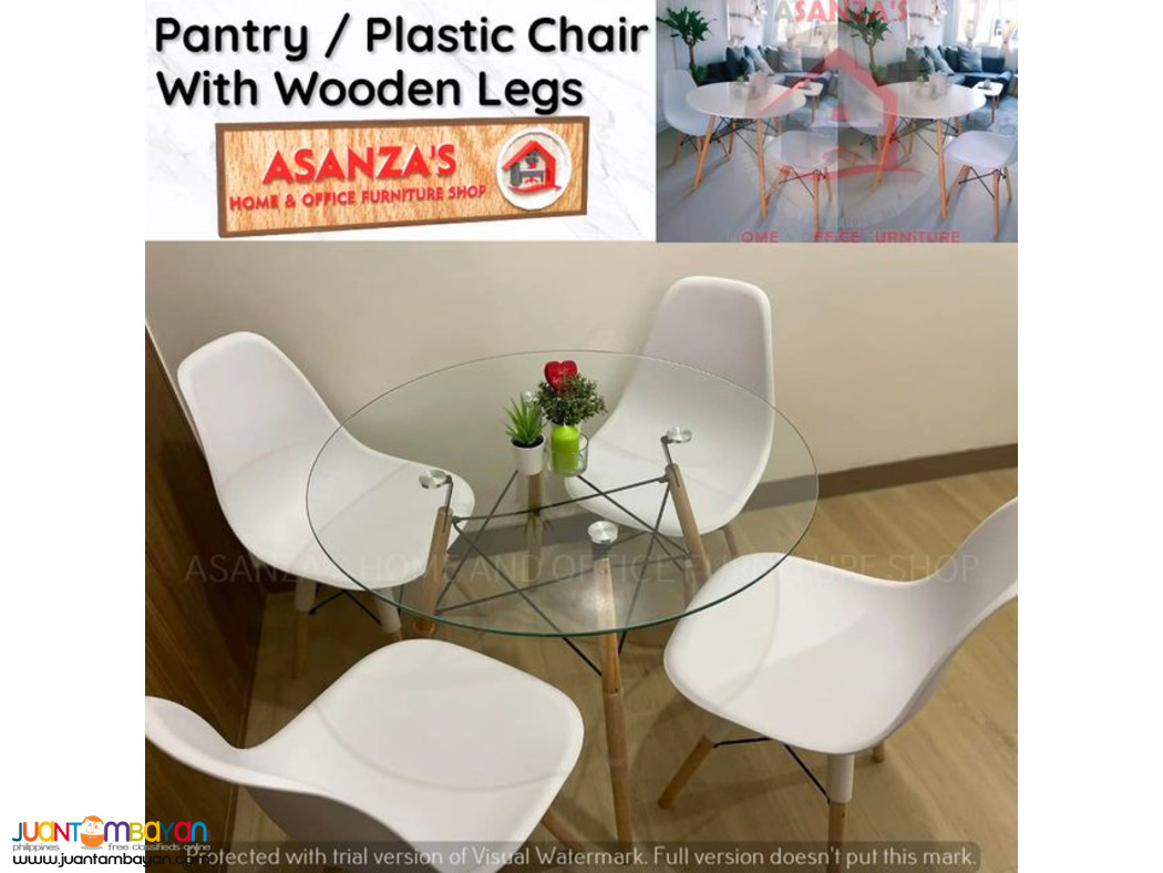 Pantry / Plastic Chair