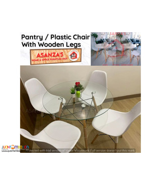 Pantry / Plastic Chair