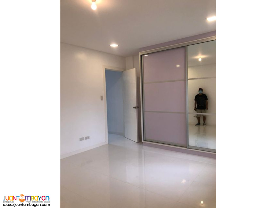 Townhouse For Sale in Ashbery Estate Gatchalian Subd. Las Pinas
