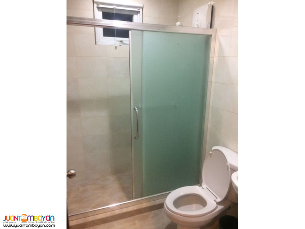 1 BR 36sqm free parking,Wifi,weekly housekeeping,Near Ayala