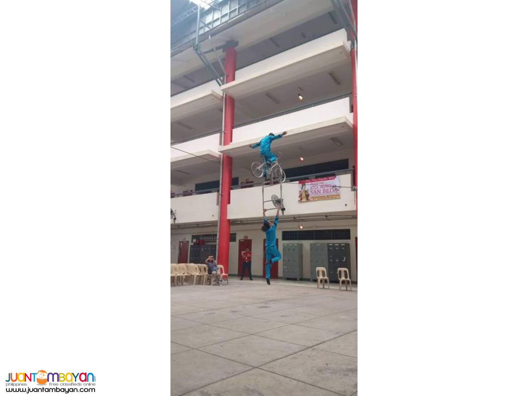 Acrobatics Performance, Highwire walker, bicycle act 